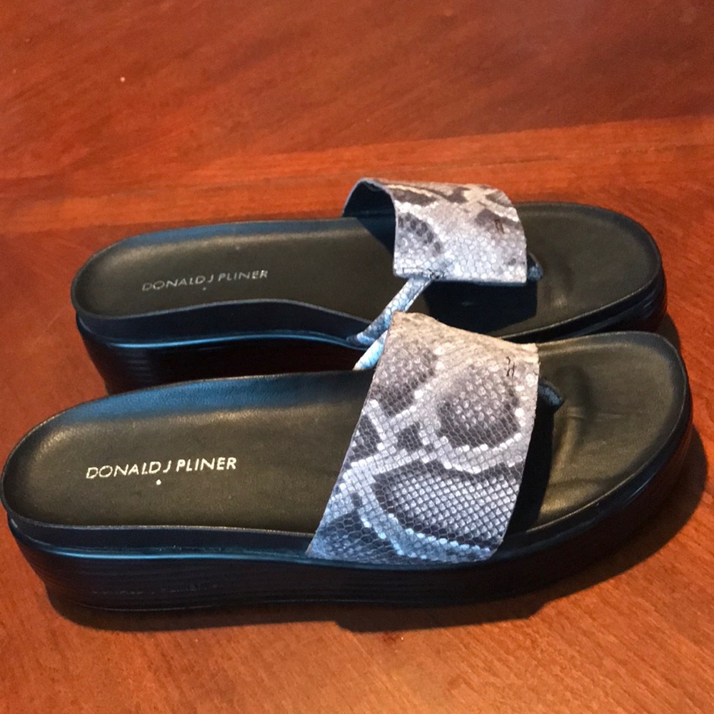 Donald J Pliner Fifi animal print wedge heel sandals shoes size 7M